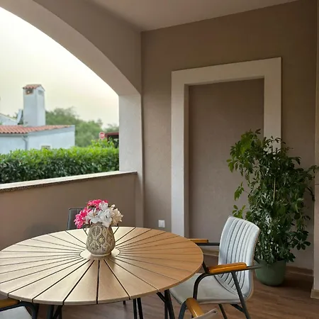 And Marlen 로비니스코 셀로