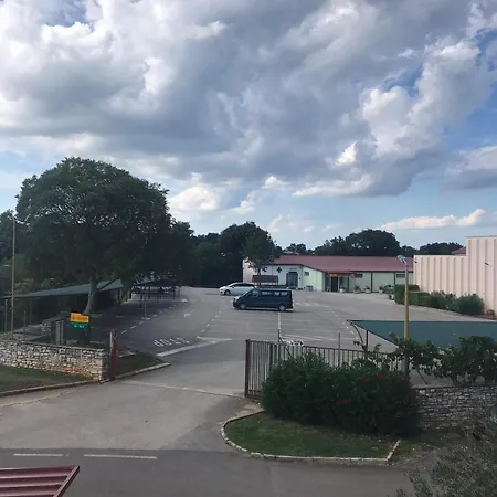 And Marlen 로비니스코 셀로