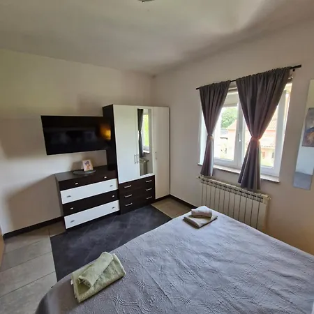 And Marlen 로비니스코 셀로