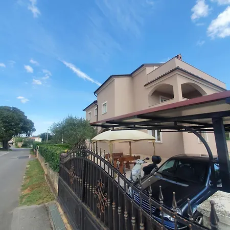 Guest house And Marlen Rovinjsko Selo
