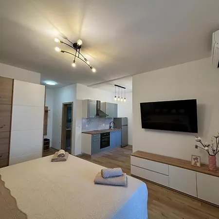 And Marlen ゲストハウス ロヴィンスコ・セロ